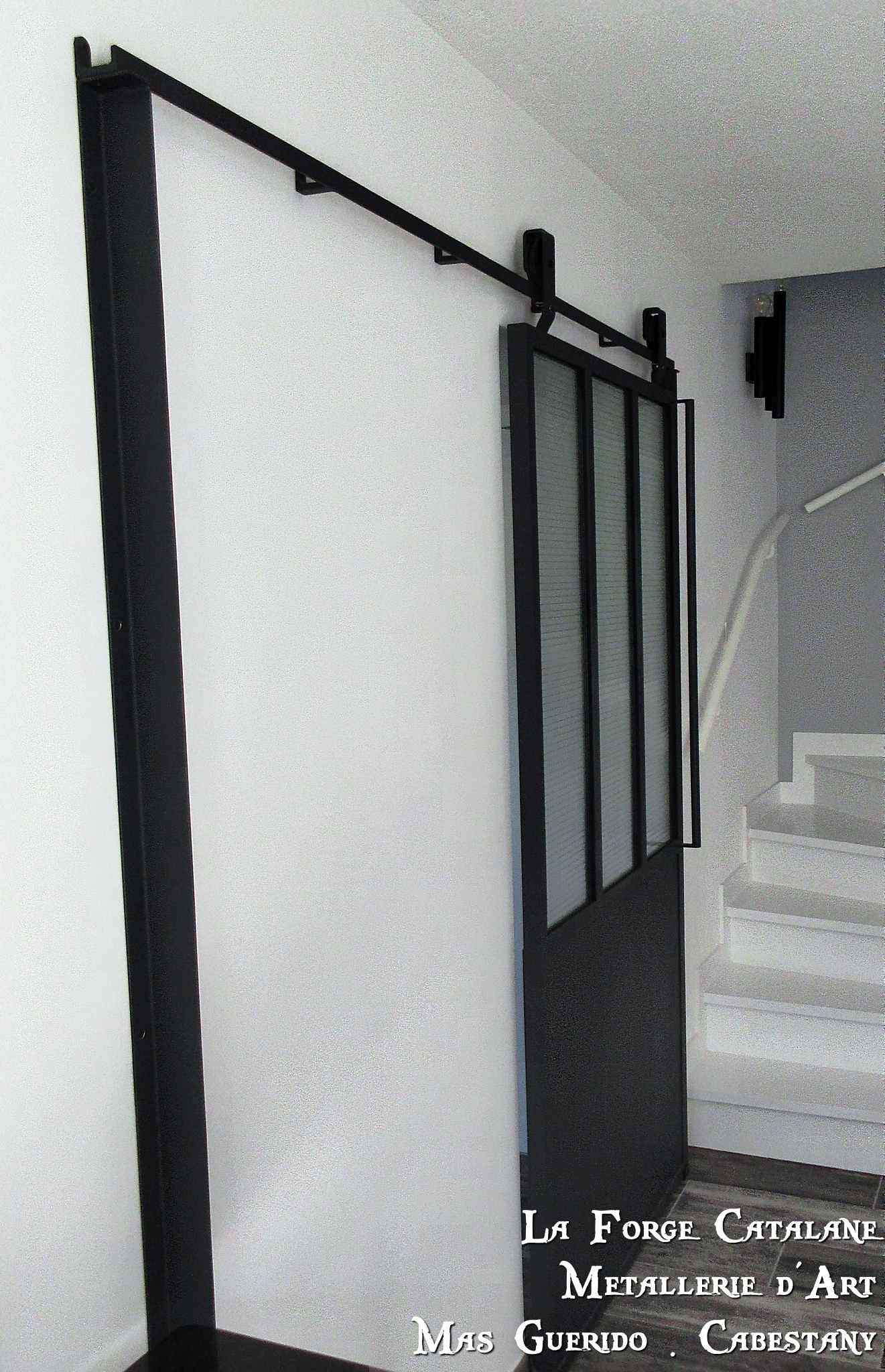 verriere ancien atelier roue roulette fonte grange verre vitrage armee fil fer forge catalane 2.jpg